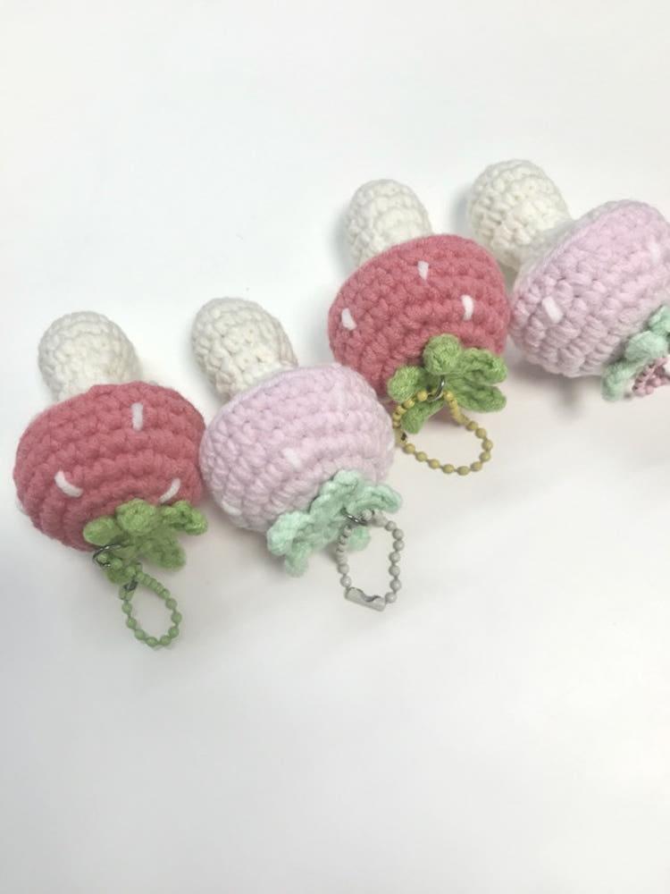 [유앤엠 스튜디오] 핸드메이드 딸기버섯 뜨개키링 진핑크