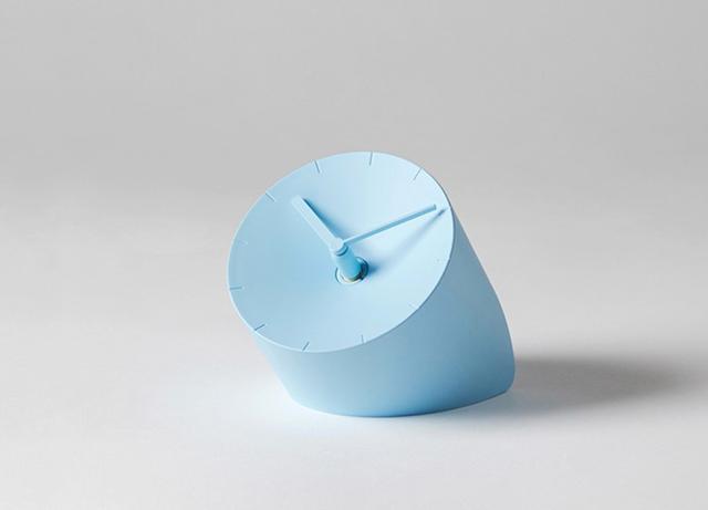 corner clock_sky blue
