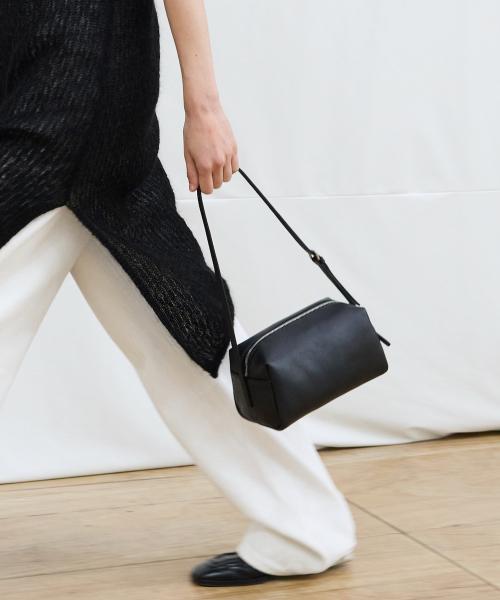 Classic Box Shoulder Bag - Leather Black