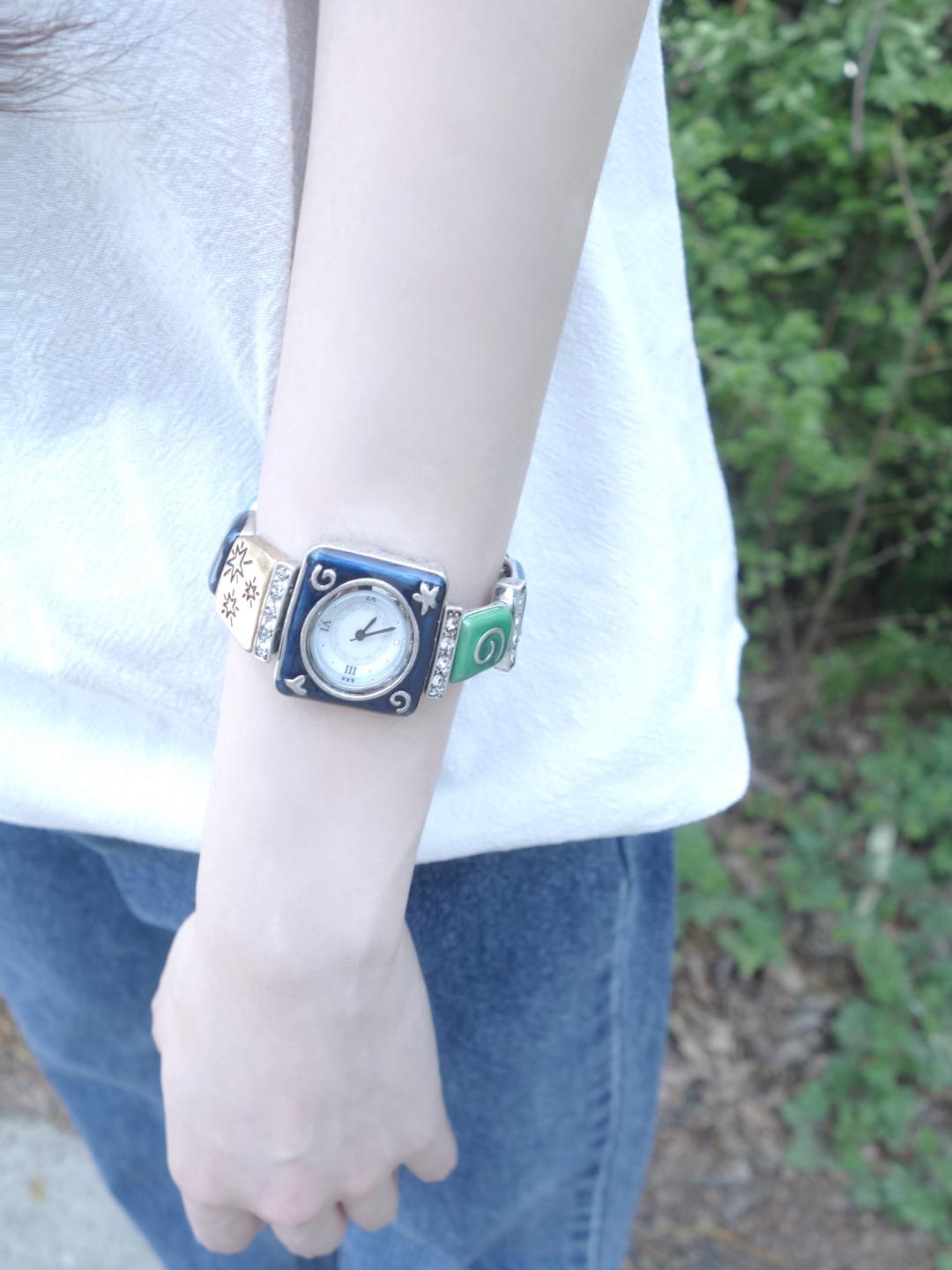 square link watch