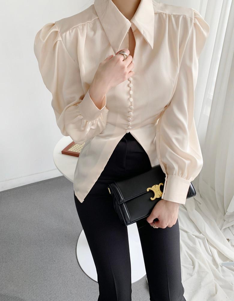 [무료배송] 골드블링 트임 새틴블라우스(2col)