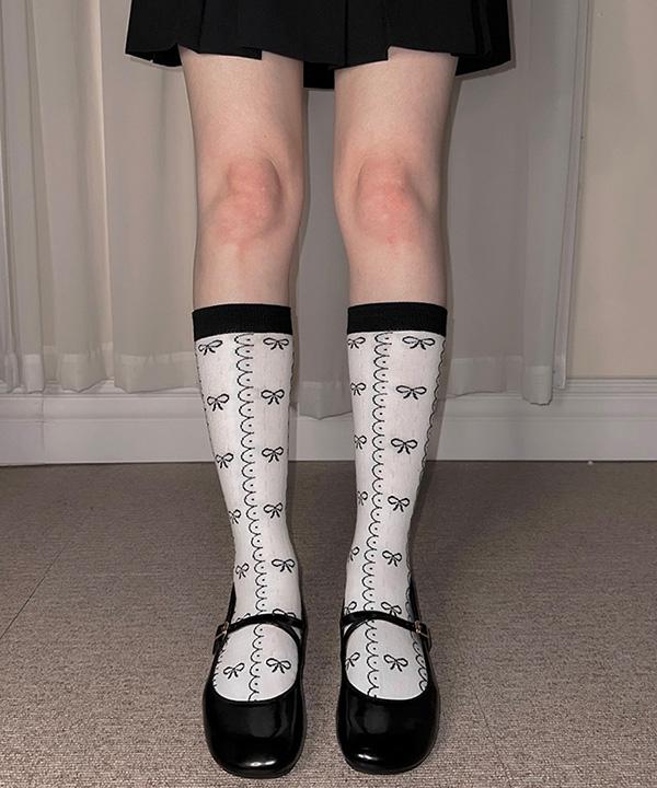 Mini knot pattern kneesocks