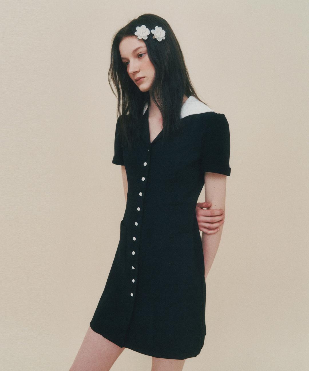 쥬얼리 버튼 와이드 카라 드레스 블랙