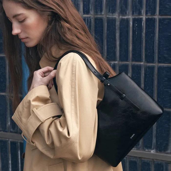 90 Veneta bag Small Black