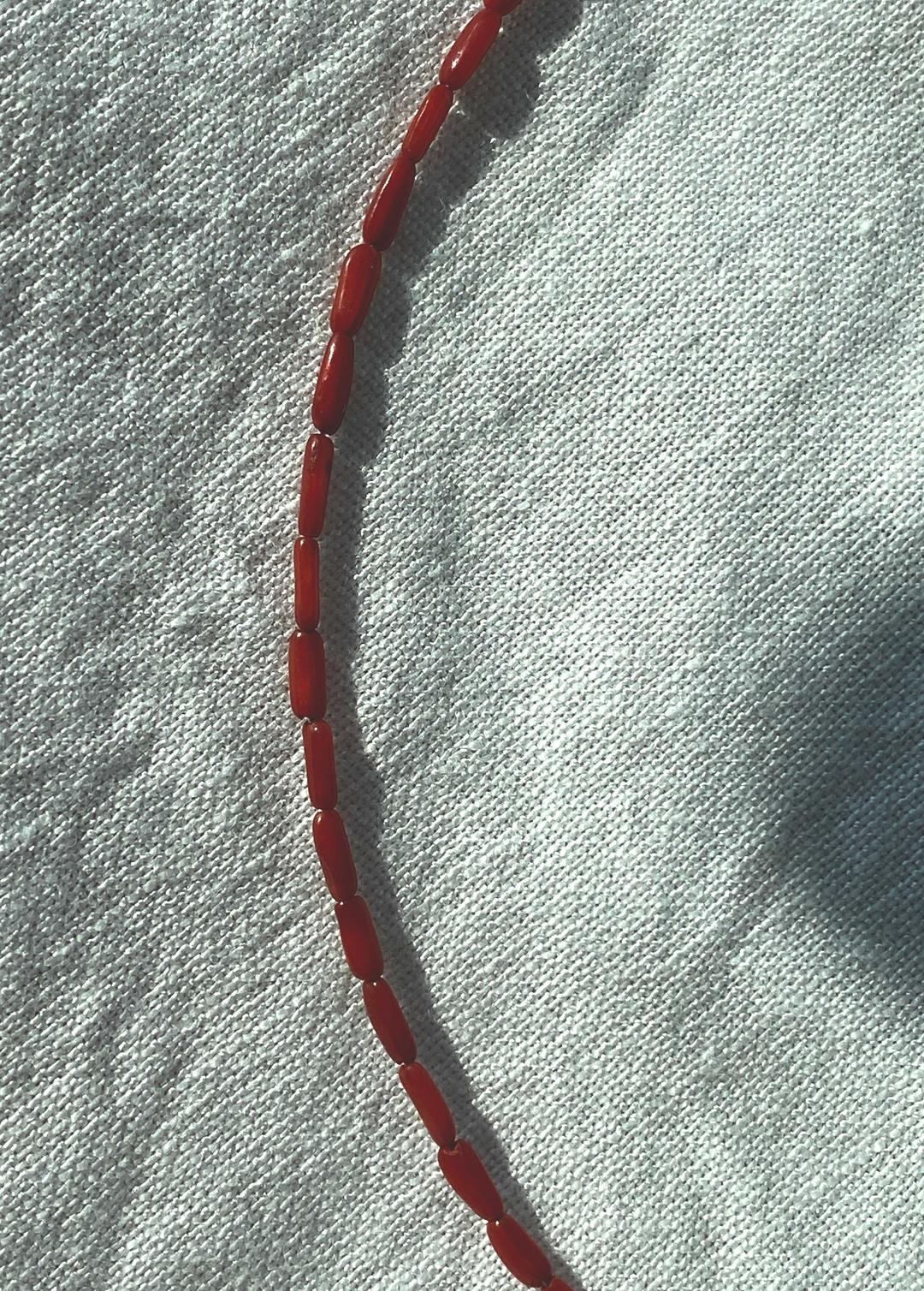 Brick coral line necklace