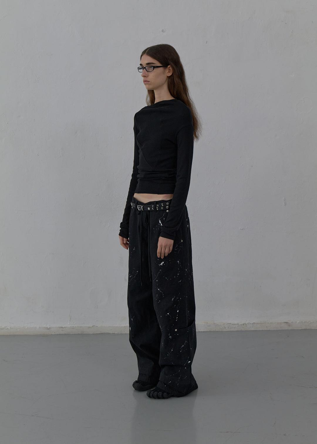 CURVED LONG SLEEVE TOP (BLACK)