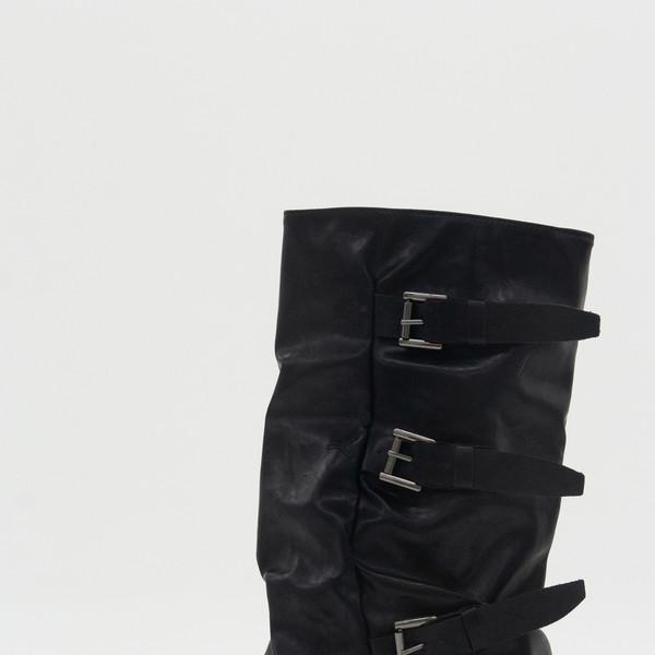 [6/9 출고 예정] Pleate Buckle Walker Boots (Black/5cm)