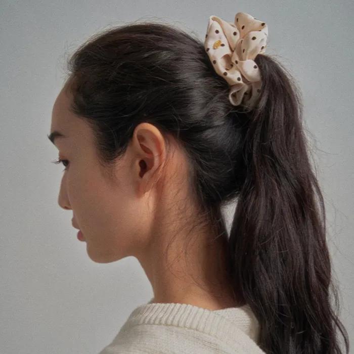 DOTTED SCRUNCHIE_CREAM
