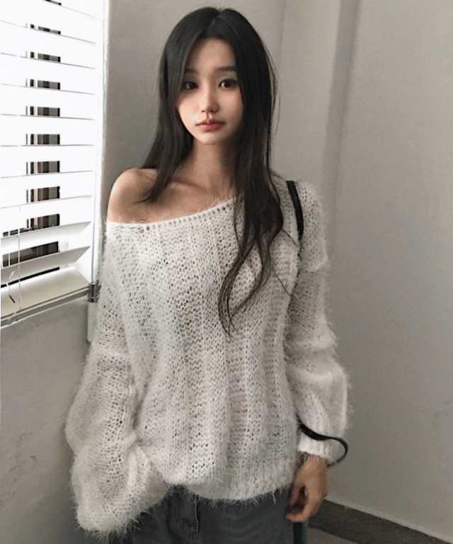 유색 [루즈핏!/어텀🖤]리즈 오버핏 앙고라 오프숄더 솔잎 입술넥 니트