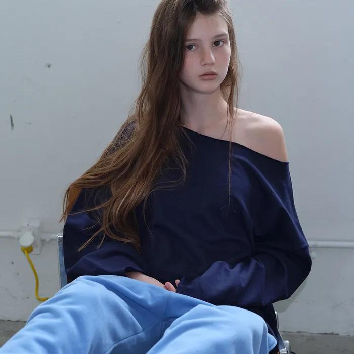 003 Stitch Off Shoulder Sweatshirt (navy)