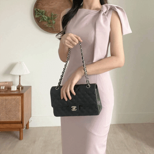 바쉐론 셔링 리본 탈부착 숄더 포인트 언발 h라인 슬림 미디 몸매보정 날씬핏 민소매 스판 원피스(2color)