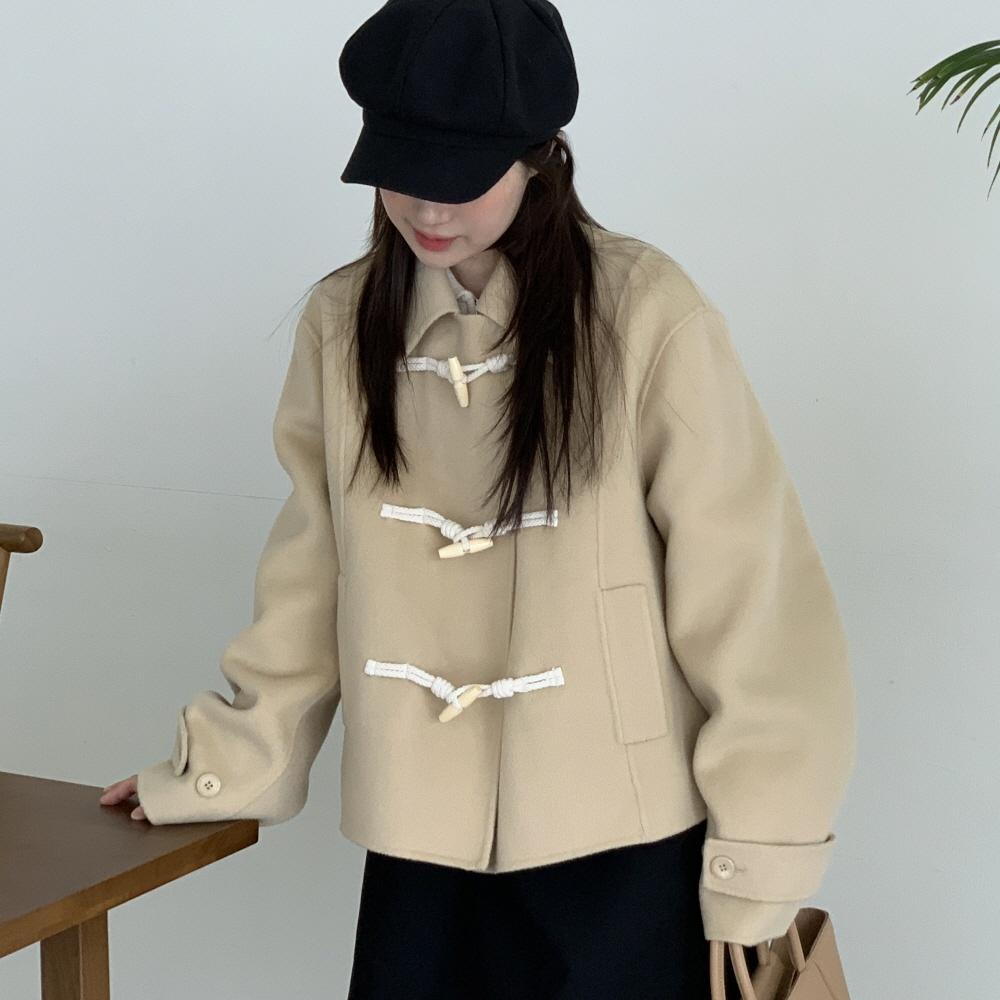 A HANDMADE SOLID DUFFLE COAT_BUTTER