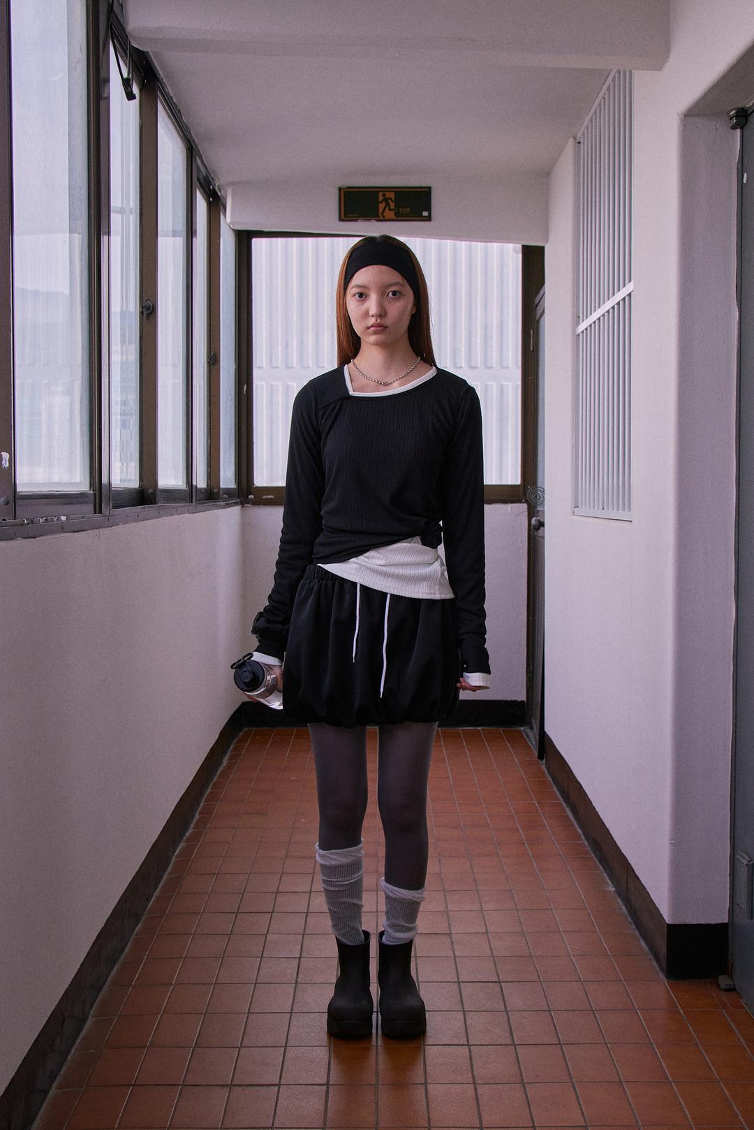 TECHNICAL VOLUME SKIRT (BLACK)