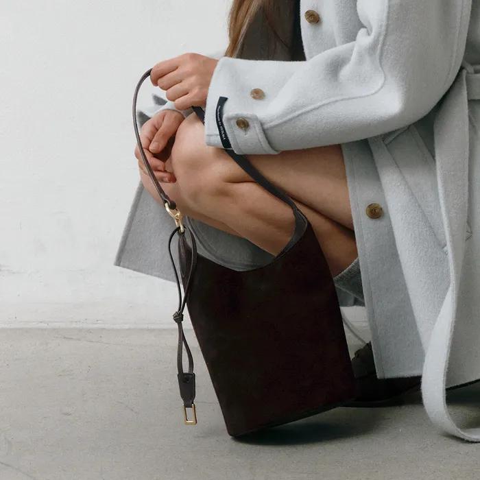 [29CM단독] 포레나 버킷 숄더 스웨이드 다크브라운