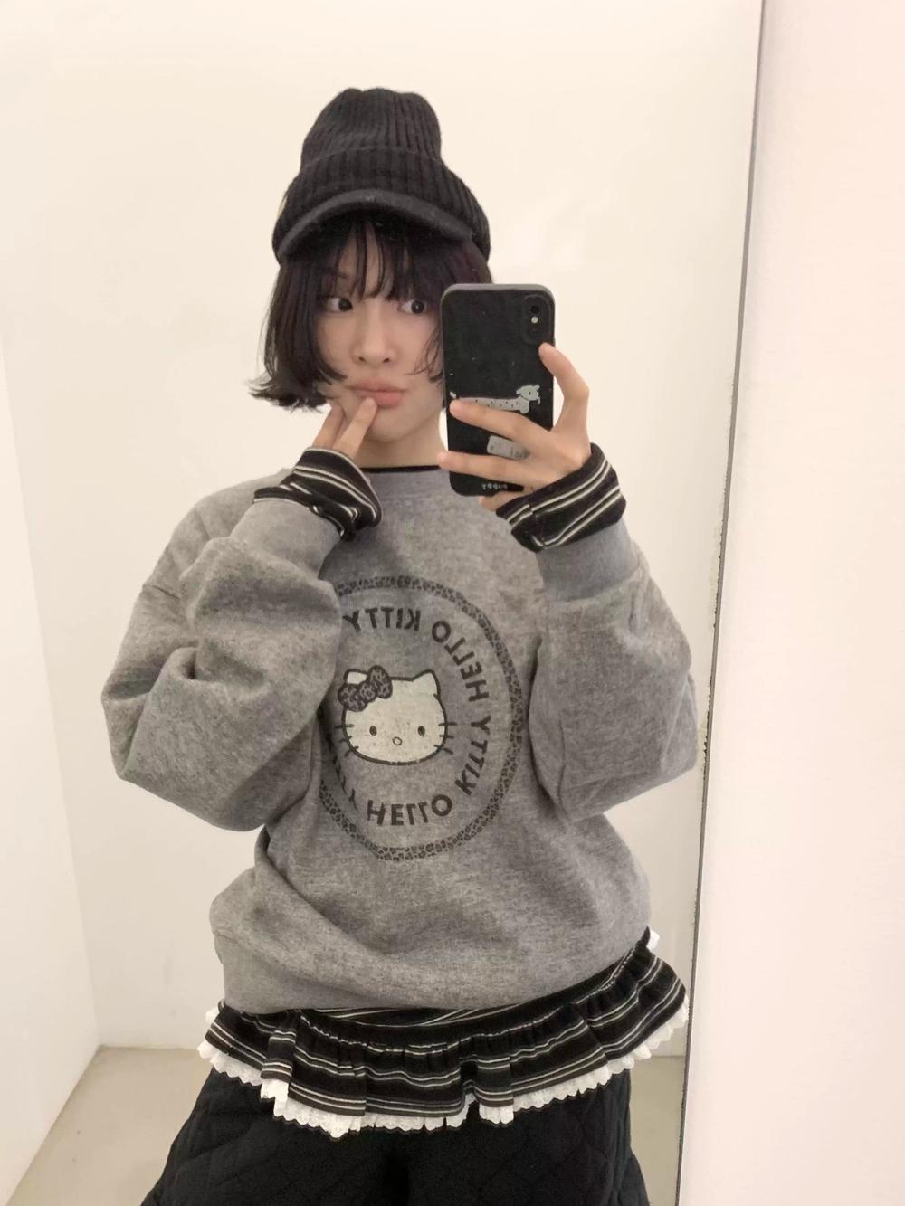 레트로 레터링 그레이 키티 루즈핏 맨투맨