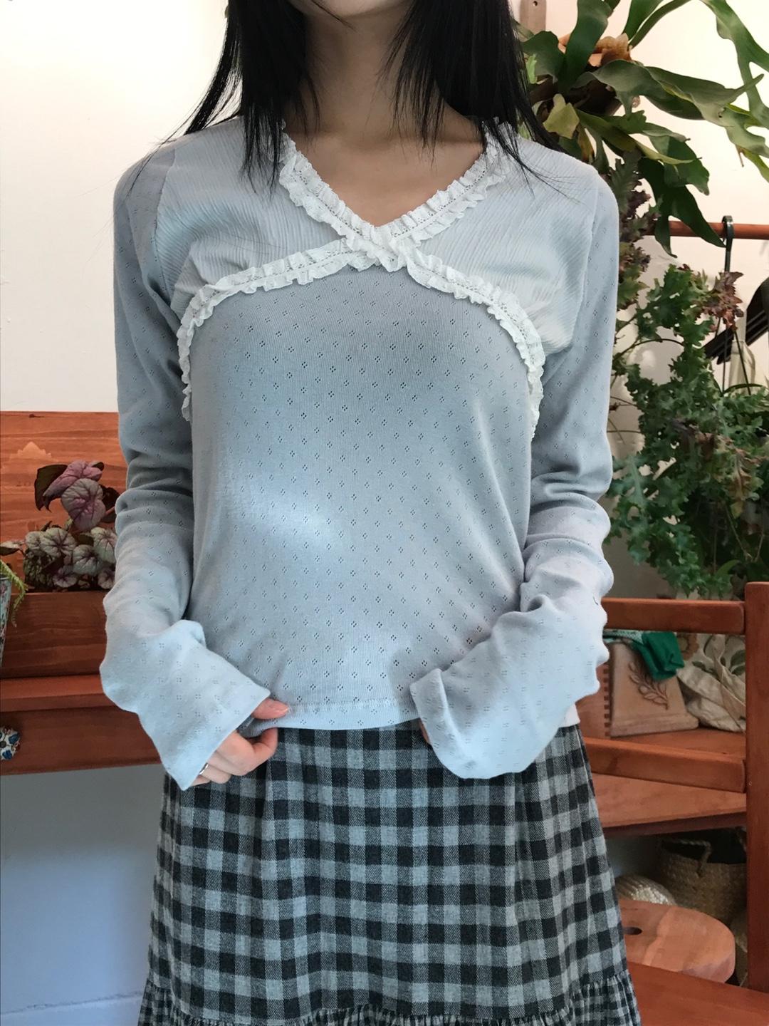 Punching lace T