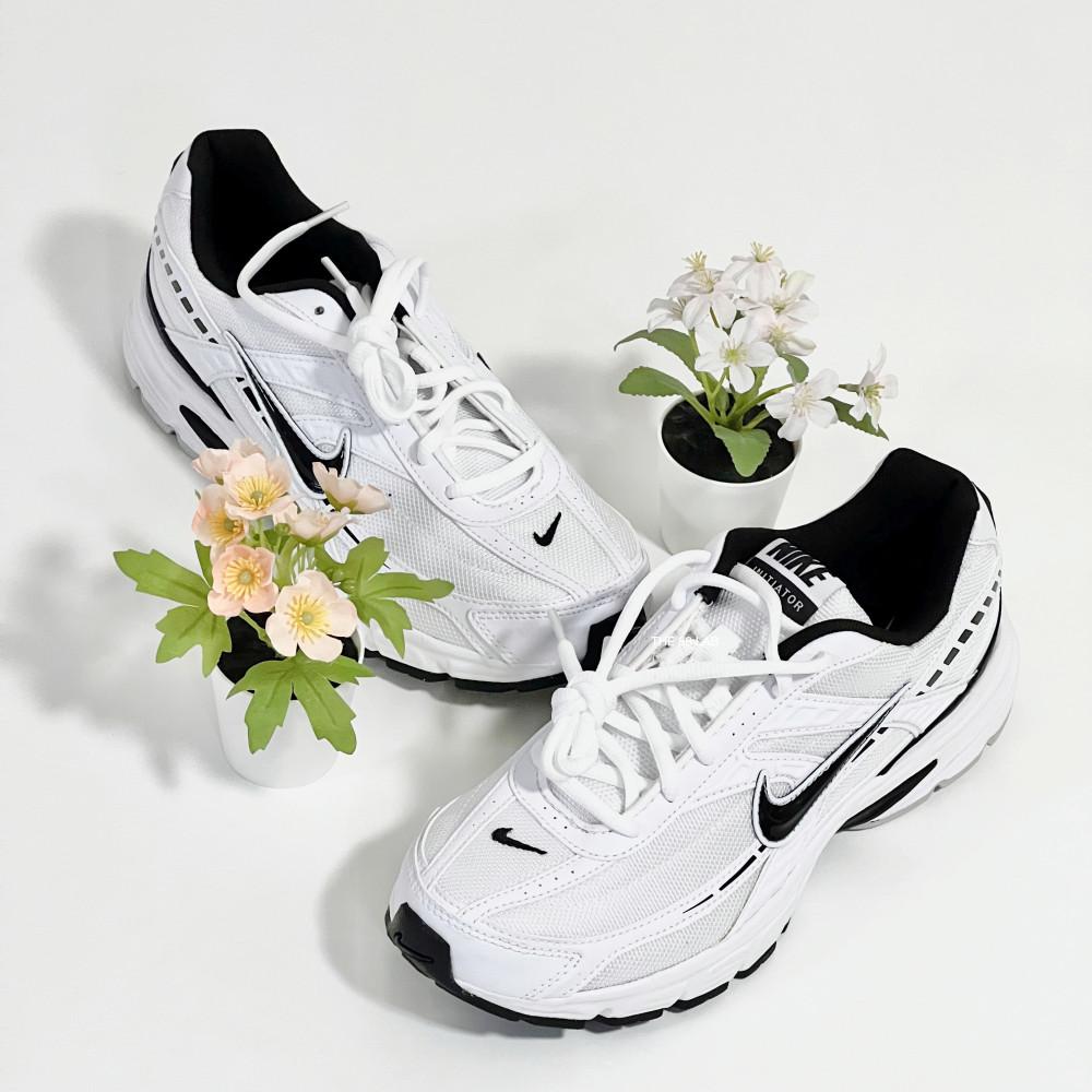 나이키 이니시에이터 화이트 블랙 흰검 스니커즈 394055-100