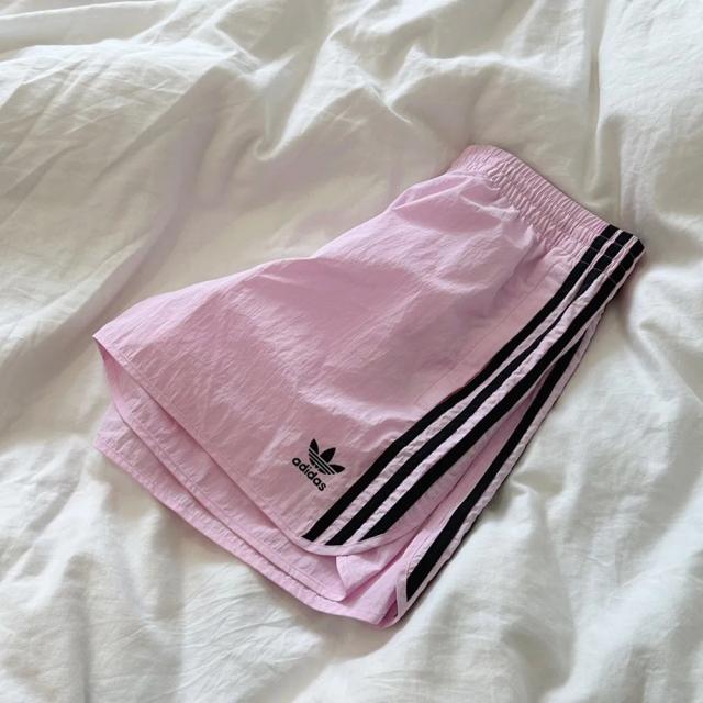 아디다스 클래식 삼선 쇼츠 반바지 핑크