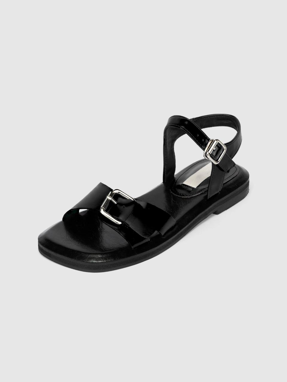 Matt buckle sandals