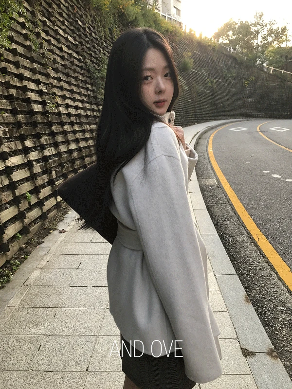 포지 하이넥 하프 코트