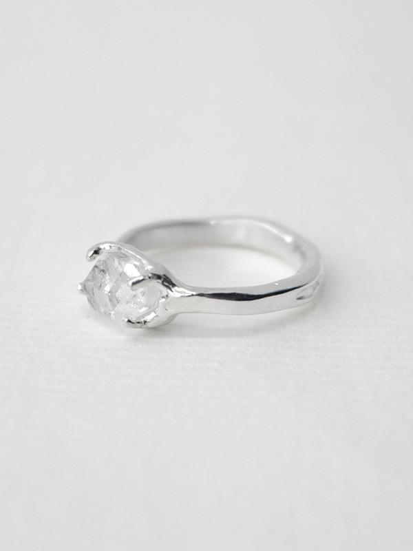 WHITE STONE RING (하키마다이아몬드)