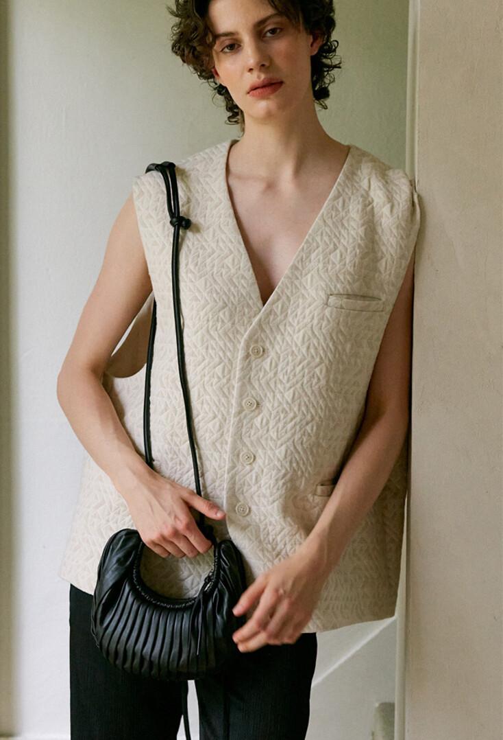 RIPPLE CROSSBODY BAG-BLACK