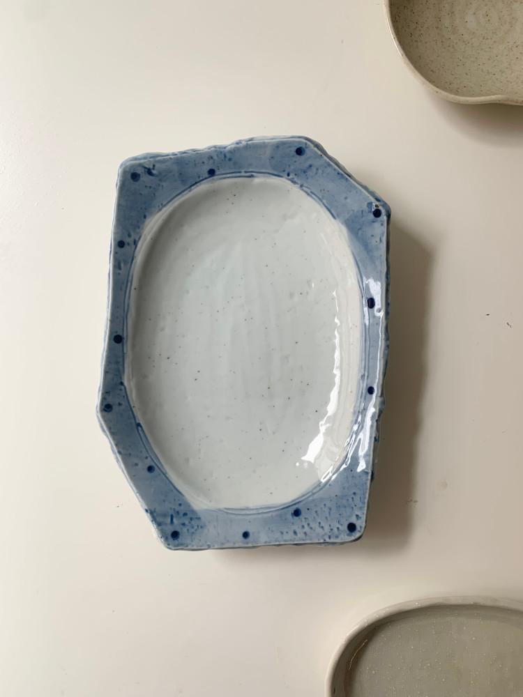 Blue dot oval Plate / 블루 토트 타원 접시
