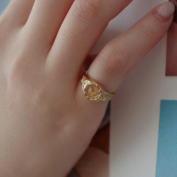 Butterfly signet ring