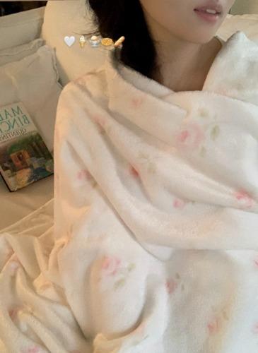 Pretty Rosie Blanket