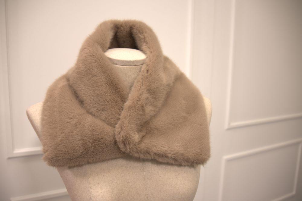 고급스럽고 부드러운 에코 퍼 밍크 목도리