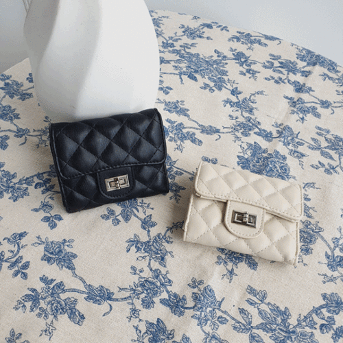 (비건레더,2컬러)심플 퀼팅 실버 버클 3단 미니지갑