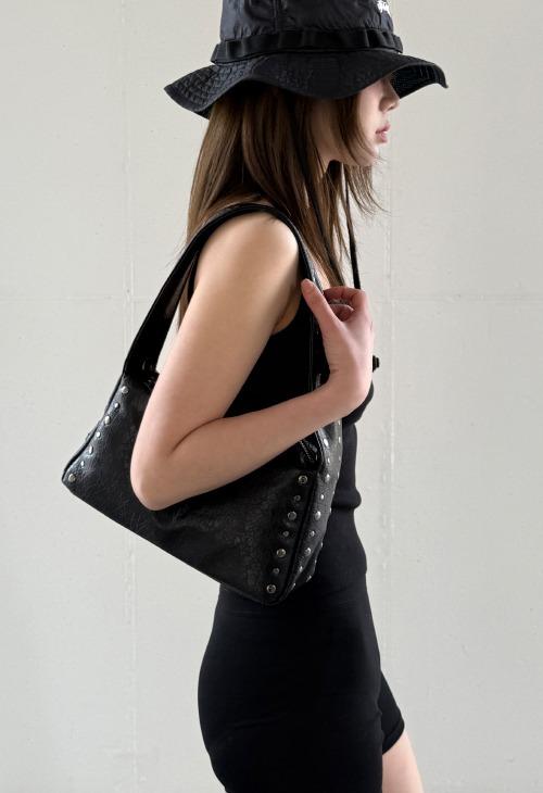 어나더랭귀지 square stud bag