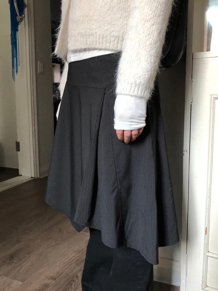 스트라이프 언발 스커트 1color