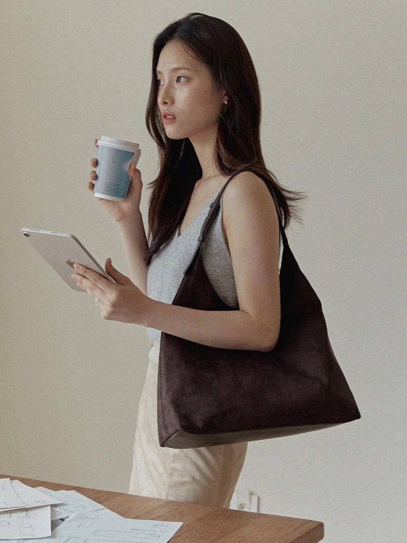 OVHEE - [10.11 순차 출고] Flume Suede Hobo Bag - Dark Brown