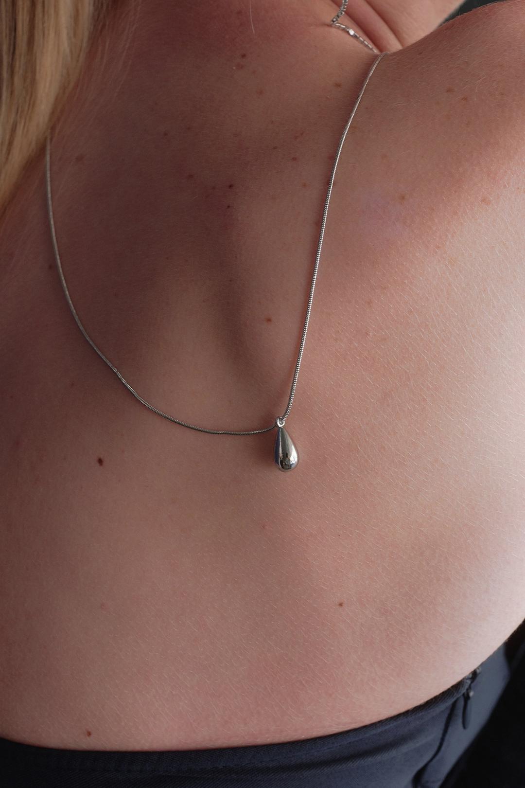 [리퍼브] Teardrop Pendant Necklace - Silver