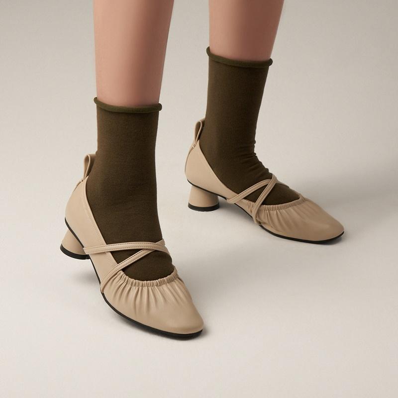 [강혜원,정채연 착용] 엘칸토 인텐스 여성 링클 포인트 펌프스 4cm LCWD23I226