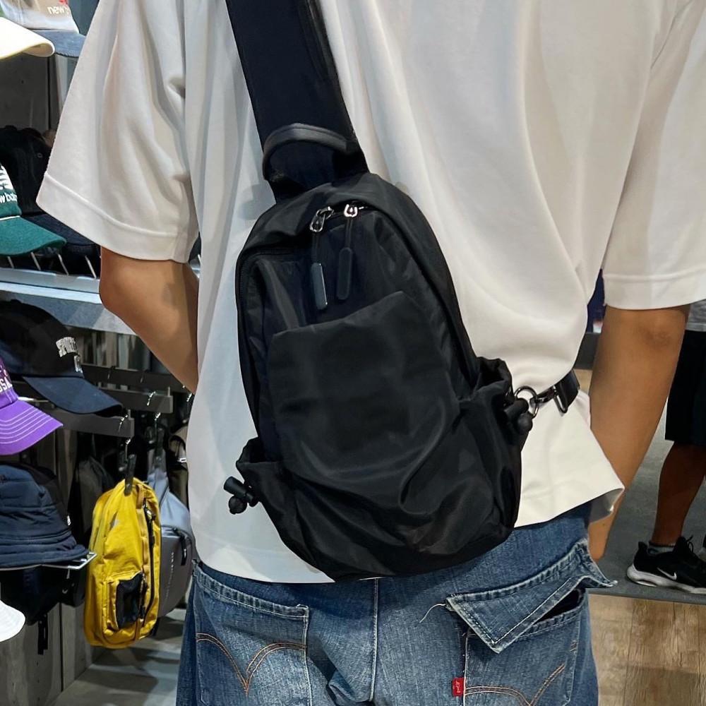 [재입고완료] 브루원 남녀공용 체스트백 미니멀리즘 데일리 여행 애견산책가방 미니 크로스백 슬링백