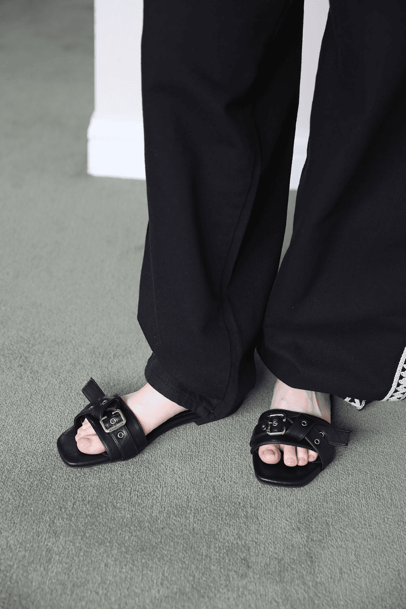앤티크 벨트 슬리퍼 뮬