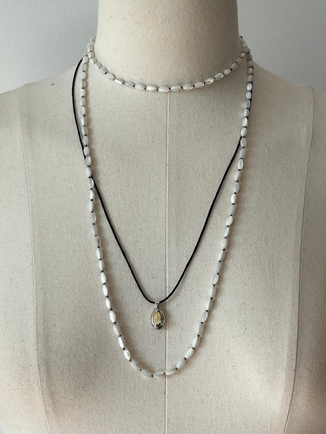oval pendant necklace (string ver.)