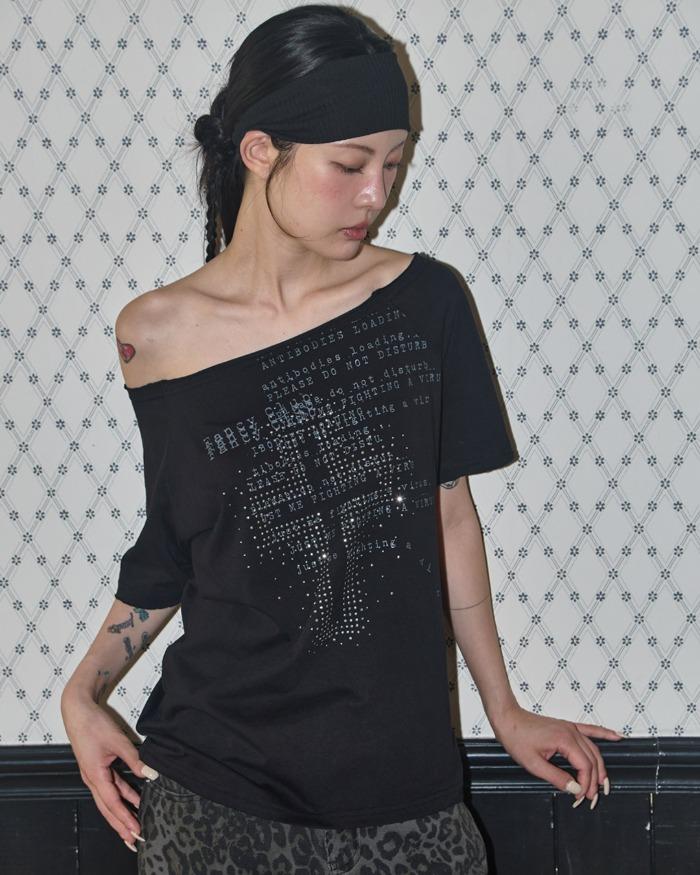 DIVINE CROSS ONE-SHOULDER TEE (BLACK) F25QB138