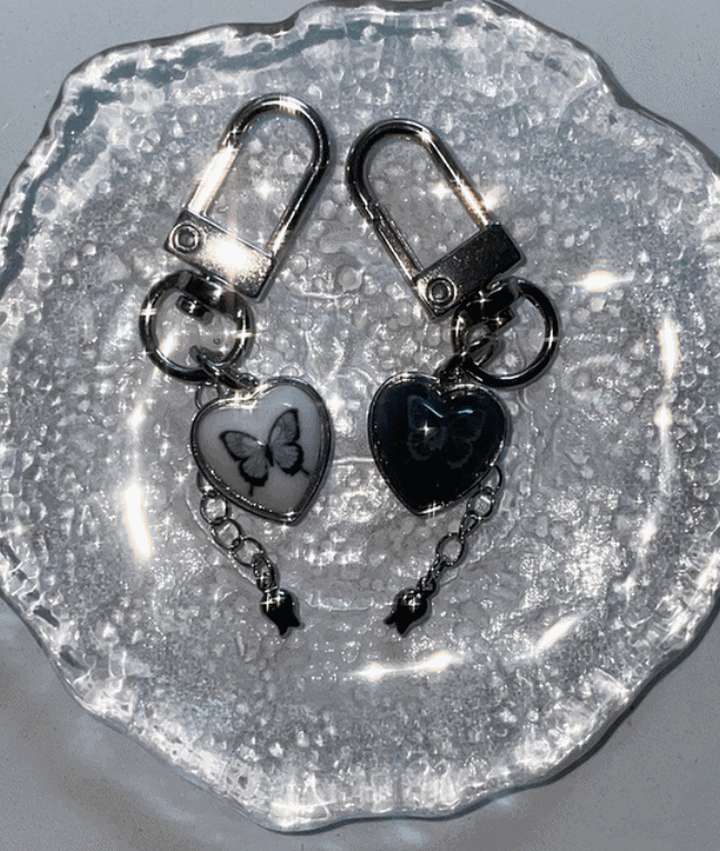 ✶ 자체제작/오늘출발✶ y2k 몽환 스트릿 나비 키링 에어팟 핸드폰고리 가방고리 핸드폰줄 에어팟키링 콜북 버즈 열쇠고리 키체인 다꾸 다이어리 파우치  힙 유니크 무채색 하이틴