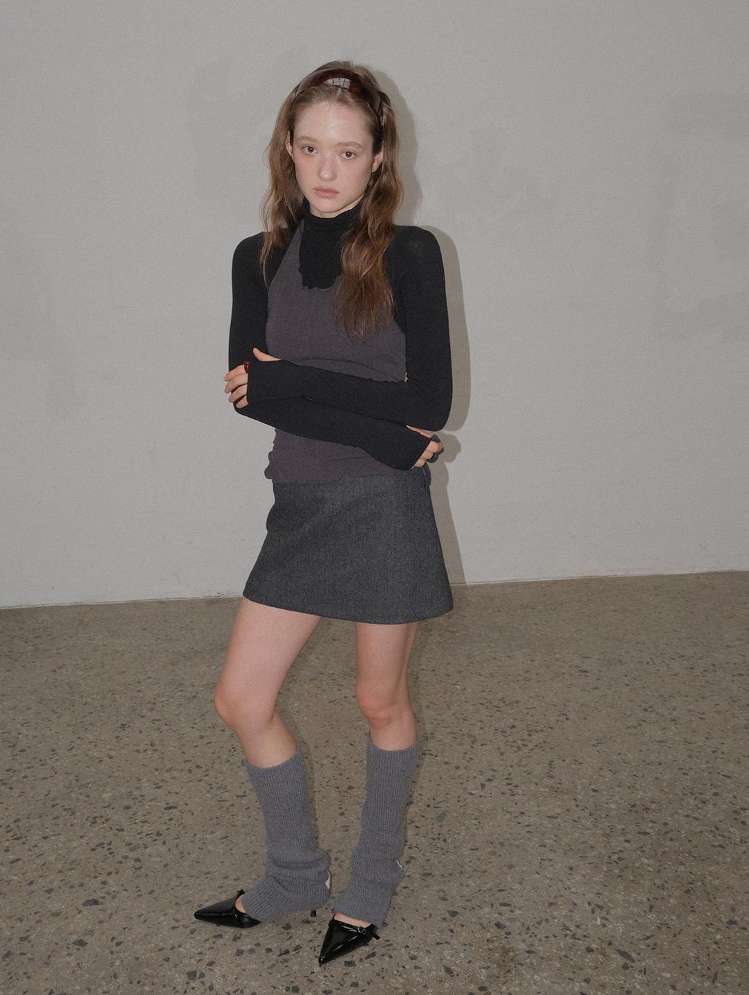 MODE TURTLENECK TEE - BLACK