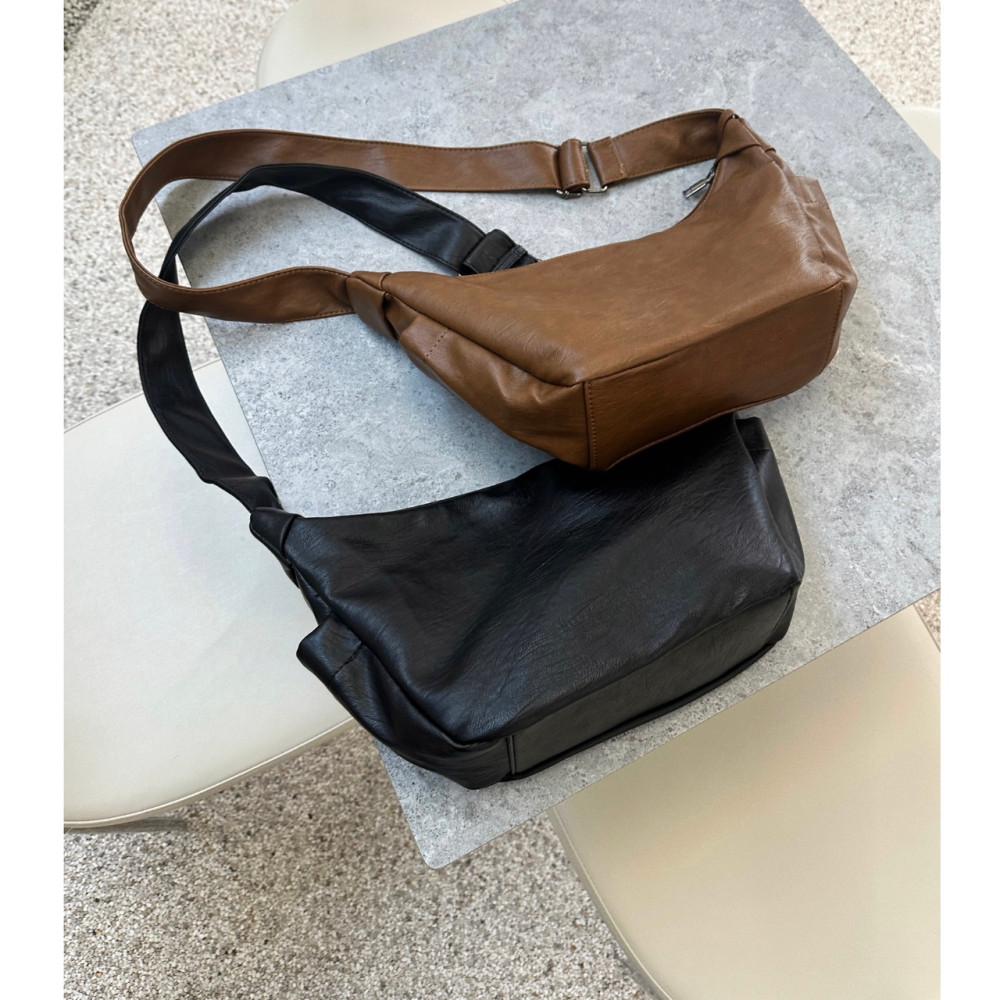 남자가죽크로스백 아이패드크로스백 옆으로매는가방 샤코슈백