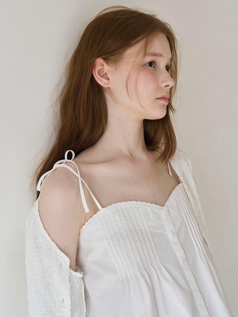 (Pre-Open 20%)(5/22이내 출고)LACE TUCK SLEEVELESS BLOUSE - WHITE