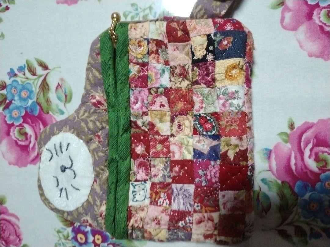 (=^_^=)猫チャン　ポーチ　パッチワーク　薔薇　コスメ　布　入れ物　可愛い