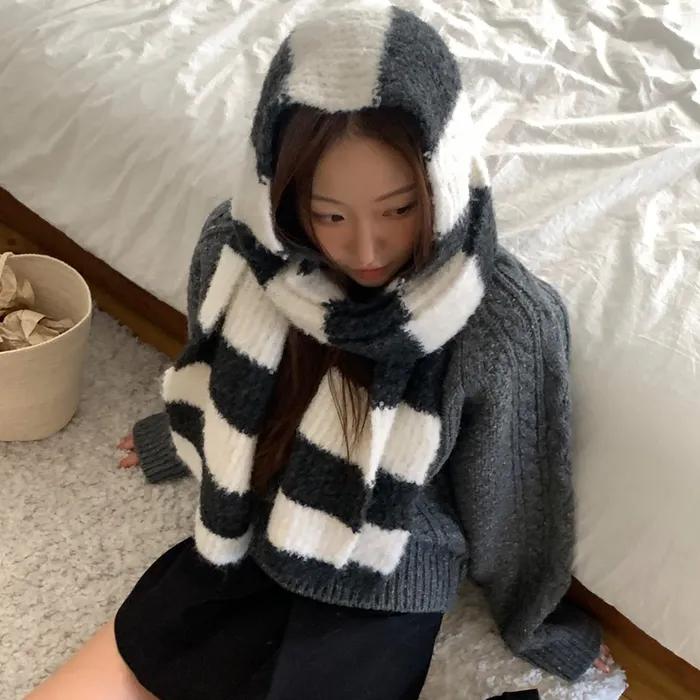 [유튜버 한서 착용] [부클 머플러] Phoebe Muffler / Black&White