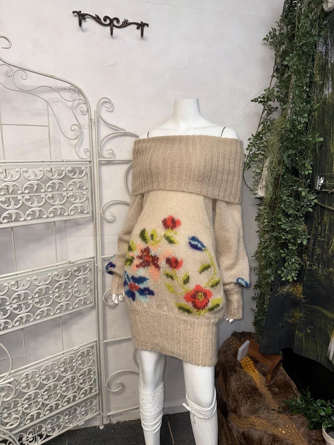 Beige bohemian floral mohair 오프숄더 ops | 후루츠패밀리