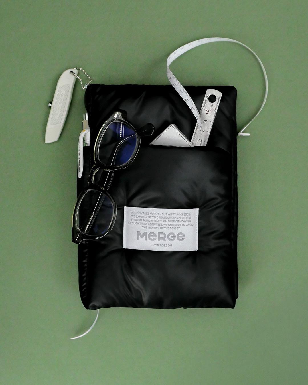 Snug Book Cover - Black