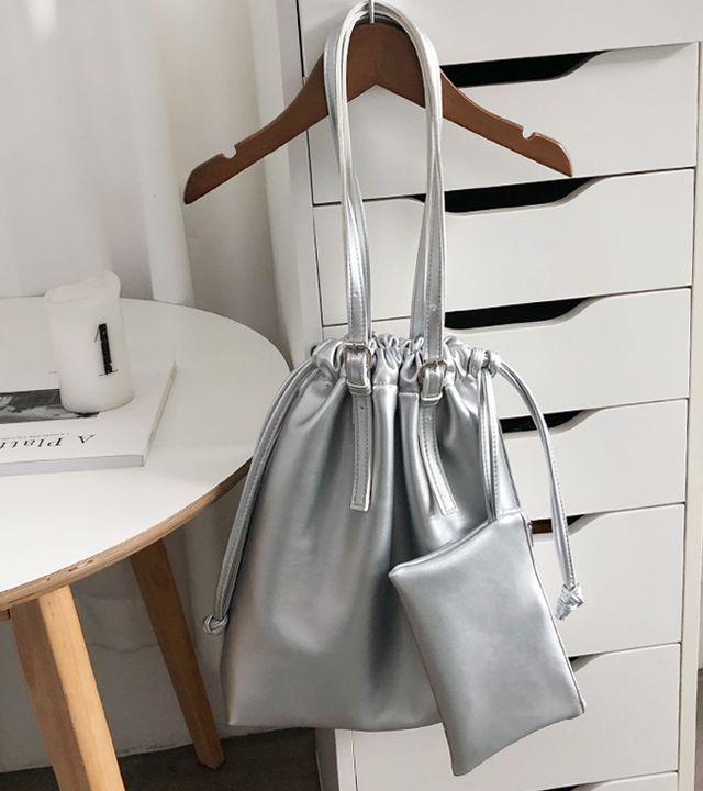 [당일발송]3col 빅사이즈 복조리 스퀘어 파우치 실버백 레더 버킷 토트백 보부상 실버가방 전공책 대학생 학원 운동가방 캐주얼 벨트스트랩 숄더백 mo2291