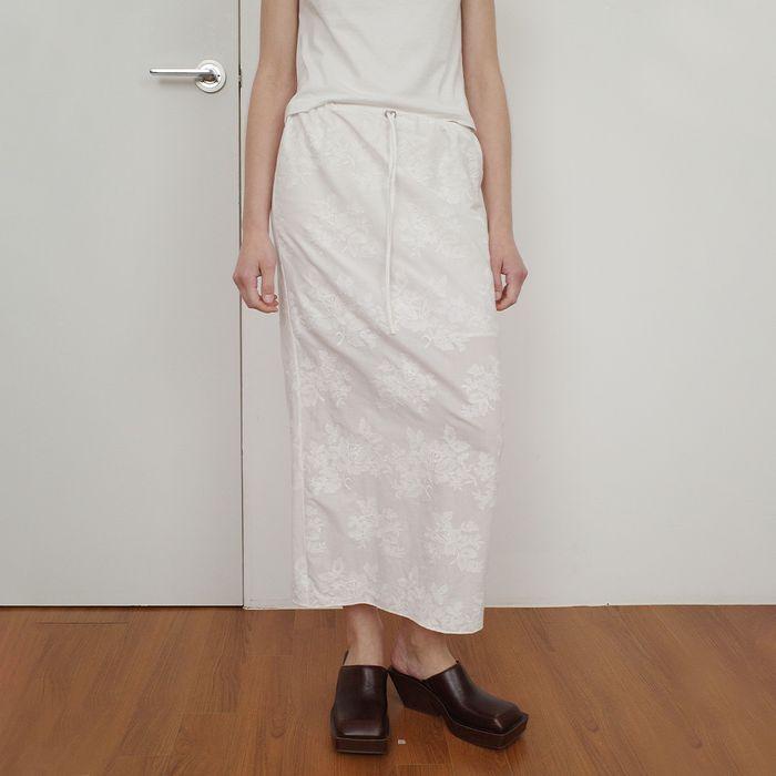 FLOWER LACE SKIRT - WHITE
